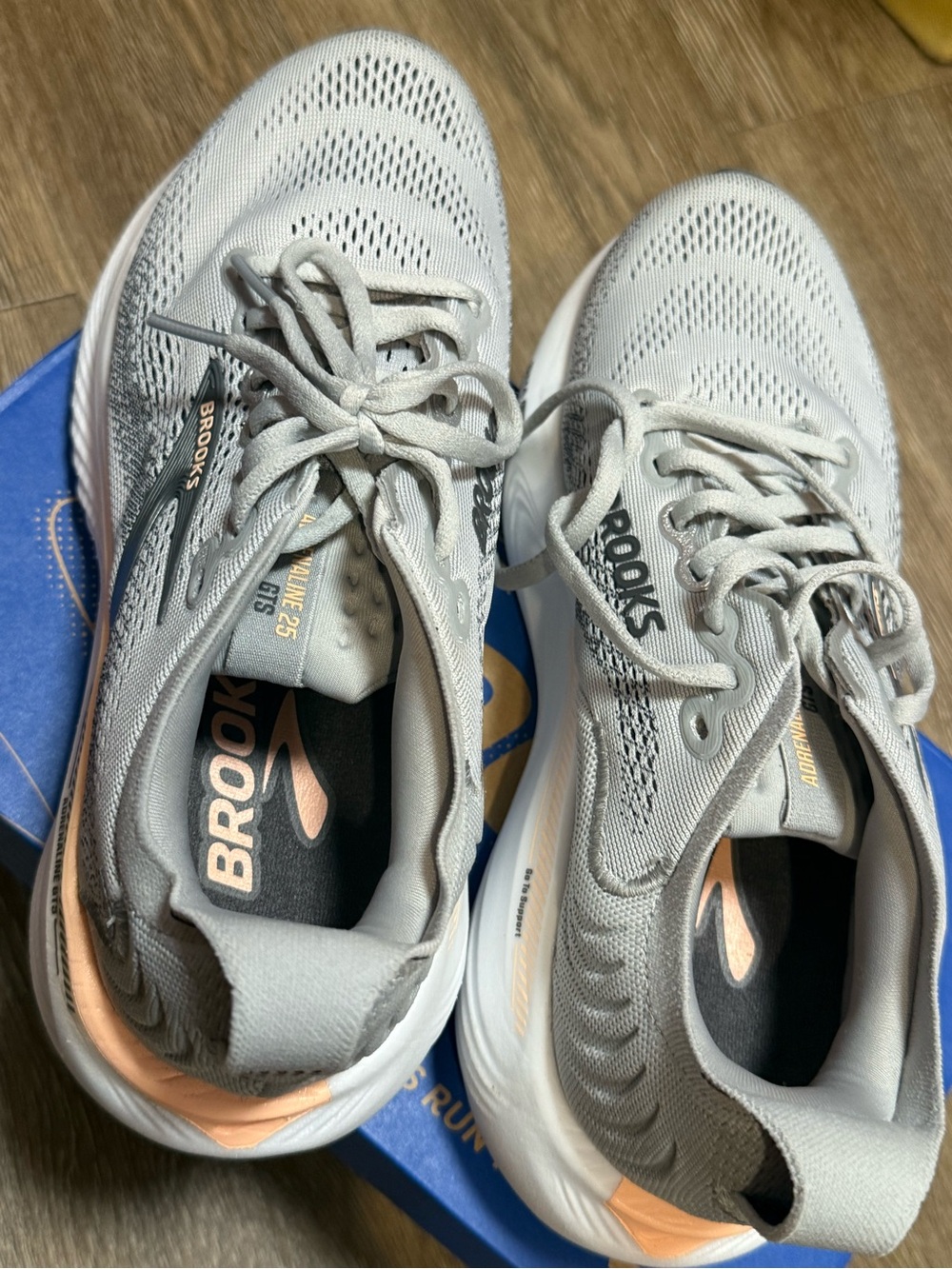 Brooks shoes women size 8 EUC - Picture 5 of 6